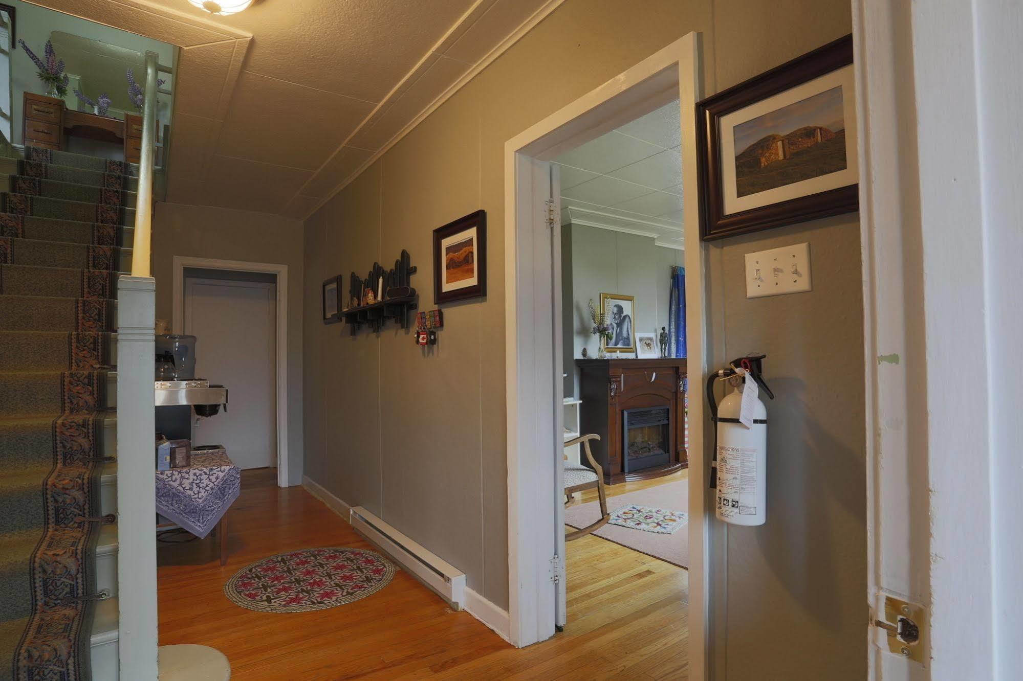 Meems Elliston B&B Exteriér fotografie